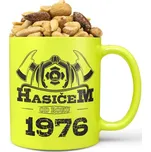 Hrnek Hasičem od roku (rok: 1976, Náplň hrníčku: Směs slaných oříšků)