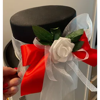 Svatební dekorace Cylindr na auto s růží červená