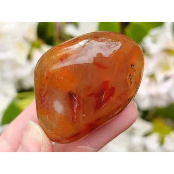 Přírodní kámen Karneol hladký kámen z Madagaskaru 89g