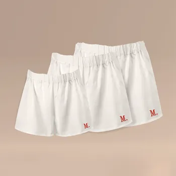 SET trenek pro mámu, tátu a dítě s iniciálami - bílé se srdíčkem Font a barva nitě: Červená tiskací se srdíčkem, Velikost trenek dítěte: 9 let, Velikost pro tátu a mámu: On M Ona M