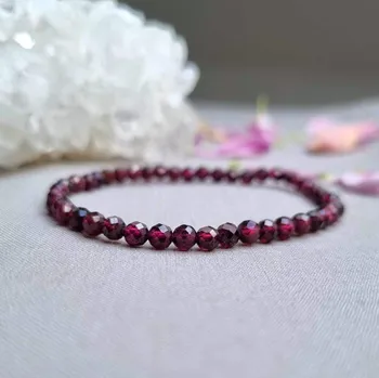 Náramek Náramek z minerálních korálků - granát AUTORSKÁ TVORBA ŠPERKŮ Z MINERÁLŮ