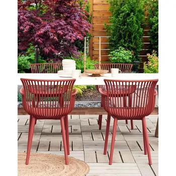 Jídelní židle Sada 4 jídelních židlí červené plastové do interiéru a exteriéru zahradní minimalistický styl Beliani