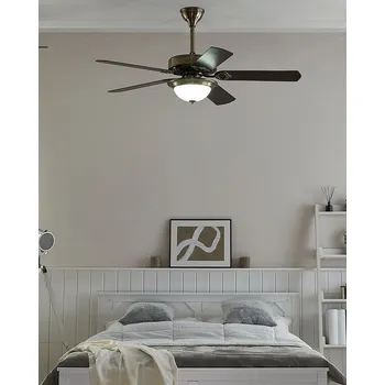 Domácí ventilátor Stropní ventilátor se světlem zlatý a tmavé dřevo kov s dálkovým ovládáním 5 lopatek tradiční styl Beliani