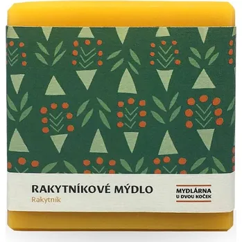Mýdlo Mydlárna U Dvou koček Rakytníkové mýdlo (Přírodní mýdlo vyráběné za studena. Rakytníkové mýdlo od Mýdlárny U Dvou koček vyniká léčivým rakytníkovým olejem, vitamíny A, B, C, D, E, F, K, a P a nejkvalitnějšími másly)