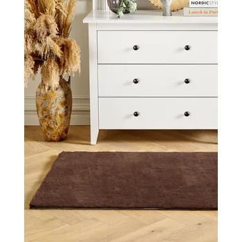 Koberec Koberec z umělé zaječí kožešiny hnědý 80 x 150 cm umělá polyesterová kožešina měkký huňatý s vysokým vlasem Beliani