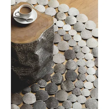 Koberec Koberec šedá pravá kůže 140 x 140 cm krátký vlasový patchwork ručně vyrobený Beliani