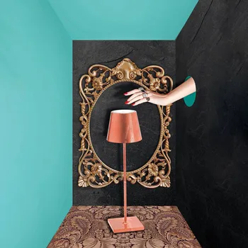 Venkovní osvětlení Zafferano Poldina LED stolní lampa na baterie dekor měď - základna - délka 10 cm; šířka 10 cm LED celkem 2,2 W - Doprava zdarma