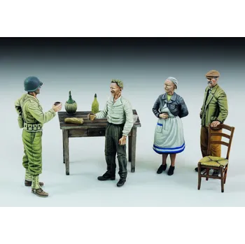 Plastikový model Royal Model 1/35 U.S. soldier who drinks with civilians