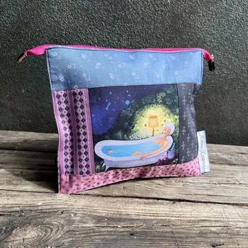 Kosmetická taška Zuzana Honsová Taštička na drobnosti Ve vaně