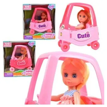Panenka Lalka w samochodzie