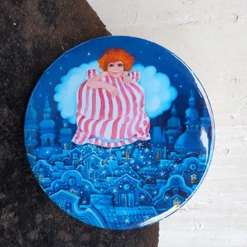 Dekorativní magnet Zuzana Honsová Sněží magnet 56 mm