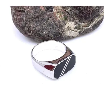 Prsten Jan Kos jewellery Stříbrný prsten s onyxem 12123225