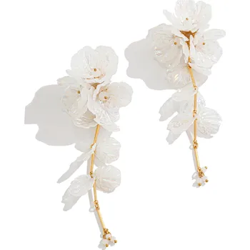 Náušnice B-TOP Visací náušnice z bílých okvětních lístků