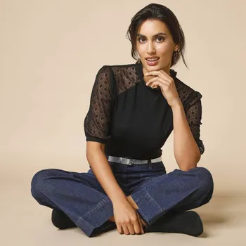 Dámské tričko Tričko s krajkou a rukávy k loktům černá 50