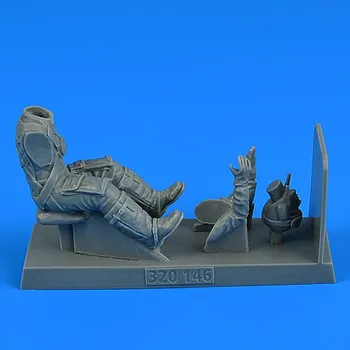 Plastikový model Aerobonus 1/32 German Luftwaffe WWII Pilot with parachute for Bf 109K (Hasegawa)