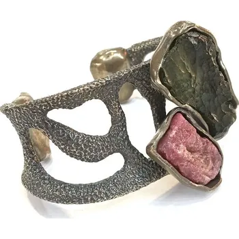 Náramek stříbrný náramek s vltavíny a rubíny VNRE3