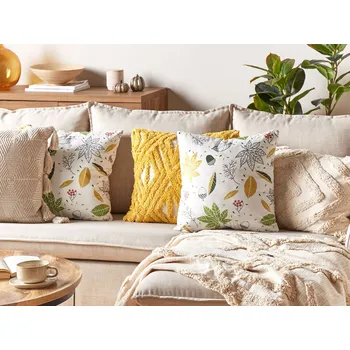 Polštář Sada 2 dekorativních polštářů krémově bílé sametové 45 x 45 cm se vzorem listů boho styl dekorativní doplněk Beliani