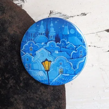 Dekorativní magnet Zuzana Honsová Modré město magnet 56 mm