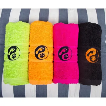 Ručník s výšivkou Dočasky. cz Barvy: červená