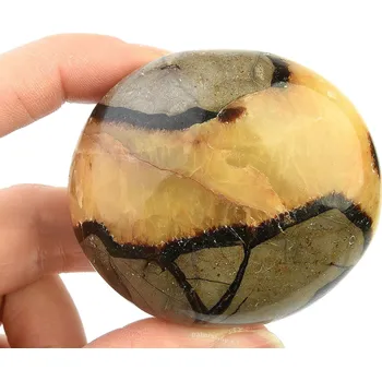 Přírodní kámen Septarie hladký kámen (145g) Madagaskar