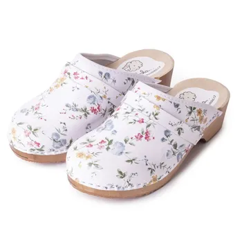 Dámská zdravotní obuv Vlnka 15-000200 Dámské anatomické dřeváky bílé s květy