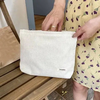 Kosmetická taška Prostorná kosmetická taštička - Bílý