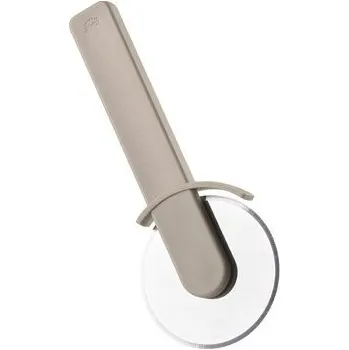 Příprava pizzy Kráječ na pizzu SINGLES Soft Taupe, světle hnědý - ZONE DENMARK (Singles kráječ na pizzu, světle hnědý - ZONE DENMARK)