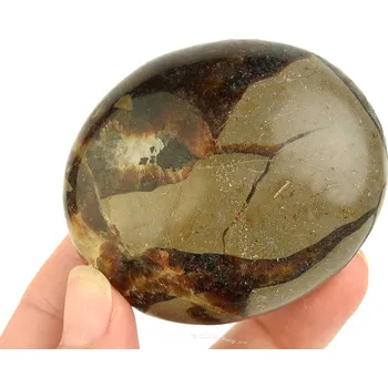 Přírodní kámen Hladký kámen septarie z Madagaskaru 149g