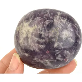 Přírodní kámen Lepidolit leštěný kámen z Madagaskaru 208g