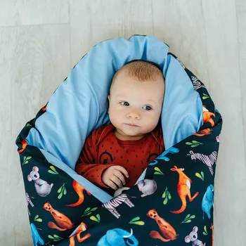 Zavinovačka Lily is sailing Péřová zavinovačka - Wild animals dark modrá bavlna Velikost: 80 x 80 cm, Varianta: povlak zapínání na knoflíky