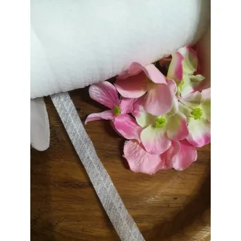 Zažehlovací proužek do švů s nití bílý