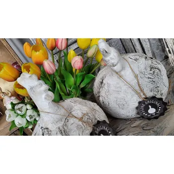 2 ks šedá antik dekorativní soška slepička a kohoutek - 17*17*23 cm