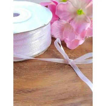 Stuha Atlasová stuha oboulící šíře 4 mm fialková