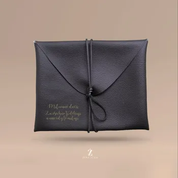 Penál Psaníčko s gravírováním - MILOVANÉ DCEŘI věnování Text: S gravírováním na obrázku, Font: Psací font, Barva pouzdra: Hnědá