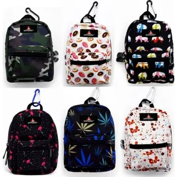 Přívěšek mini baťůžek s karabinou