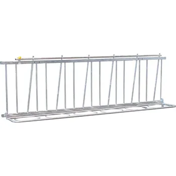 Čelní stěna s kovovým držákem kbelíků ohrádek pro boudy pro hromadný odchov telat La GÉE