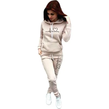 Pohodlná dámská tepláková souprava s potiskem ve tvaru srdce Barevná varianta: Khaki, Velikost: 3XL