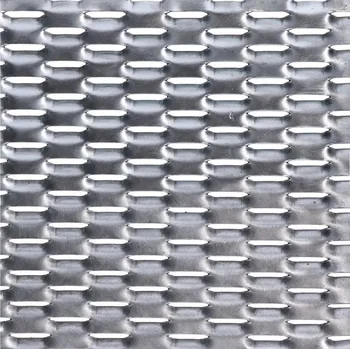 Plech tahokov kosočtvercová oka 47 x 18 mm, můstek 8 mm, Zn, 2000 x 1000 x 1,5 mm - kosočtvercová oka 47 x 18 mm, tl. 1,5 mm, můstek 8 mm, materiál pozinkovaná ocel, perforace 11%, rozměr oka 47 mm je rovnoběžný s prvním rozměrem tabule, různé rozměry viz varia