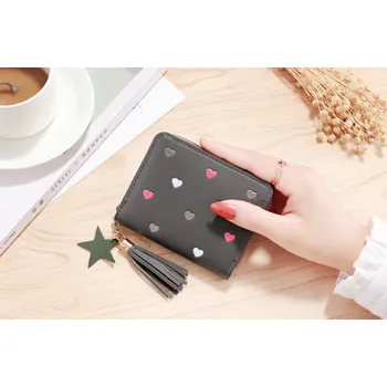 Kabelka Roztomilá dámská peněženka s malými srdíčky a přívěskem ve tvaru hvězdy Barva: Šedá