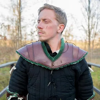 Karnevalový kostým Epic Armoury Kožený chránič ramen Paladin, barva zelená