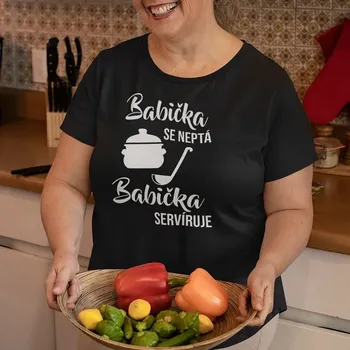 Žertovný předmět Babička se neptá, babička servíruje - dámské nebo unisex tričko s potiskem