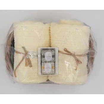 Dárkový potravinový koš BYTEMA Dárkový set osušek v proutěném podnose balený v celofánu- smetana