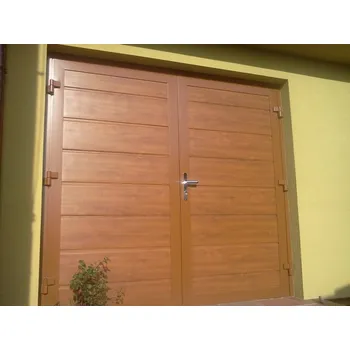 Garážová vrata Dvoukřídlá hliníková garážová vrata Kružík zateplená dekory dřeva šířky 2375 a výšky 2150 mm. Záruka 10 let Barva: Tmavý dub - nussbauum - ořech