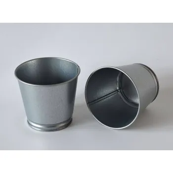 Zahradní dekorace Plechový kyblík