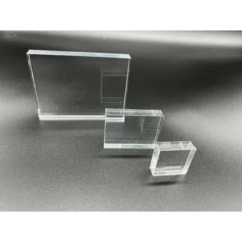 Plastové podstavce pod minerály Velikost: 30x30x5 mm