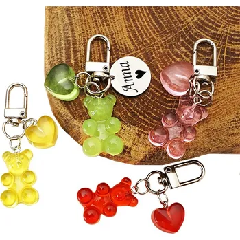 Gummy Bear se srdíčkem - přívěsek na klíče