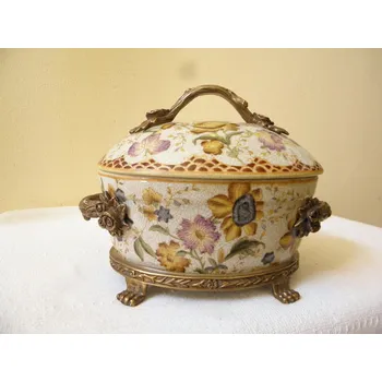 PORCELÁNOVÁ DÓZA S VÍKEM A MOSAZNOU MONTÁŽÍ 1