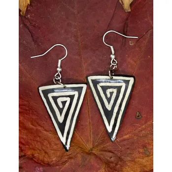 Náušnice Kostěné náušnice "Spirals Triangle"