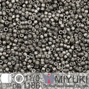 Korálek Korálky Miyuki Delica 11/0. Barva Galvanized Semi-Frosted Graphite DB1186. Balení 5g.