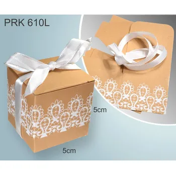 Dárková krabička Krabička na šperky skládací. Materiál papír+mašle. Ozn. PRK 610L. Velikost 5,0x5,0cm. Barva Přírodní s potiskem.